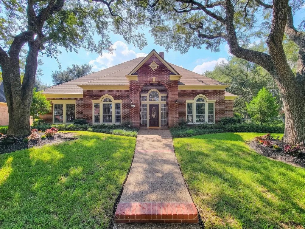 2702 Briar Knoll Court, Sugar Land