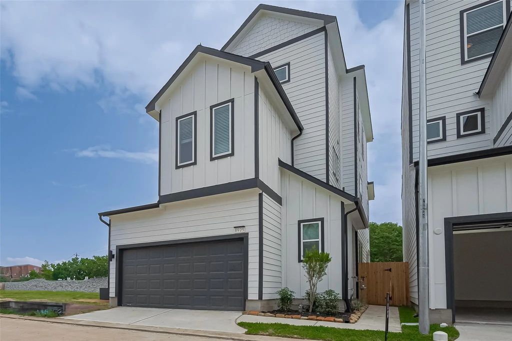 8925 Grovner Place, Houston