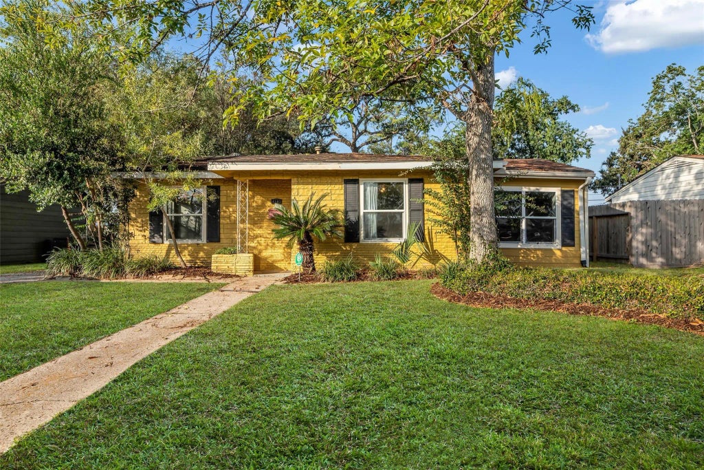 4303 Piney Woods Drive, Houston