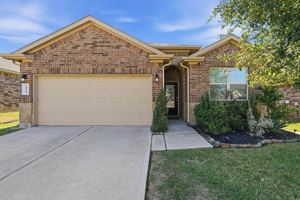 11319 Dawn Beach Lane, Conroe