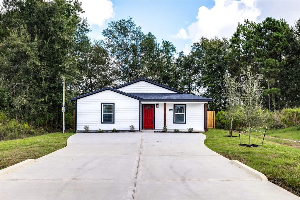 7067 Road 5913 10, Cleveland