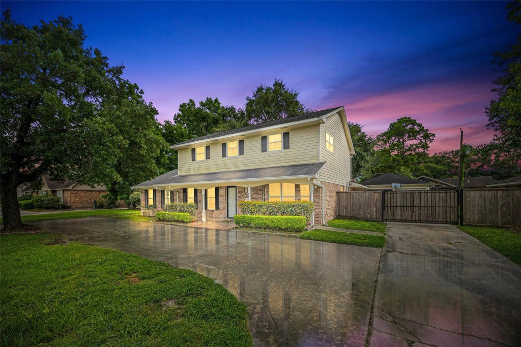 8307 S Braeswood Boulevard, Houston