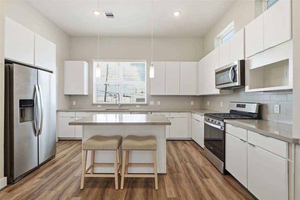 1282 N N Post Oak Road A, Houston