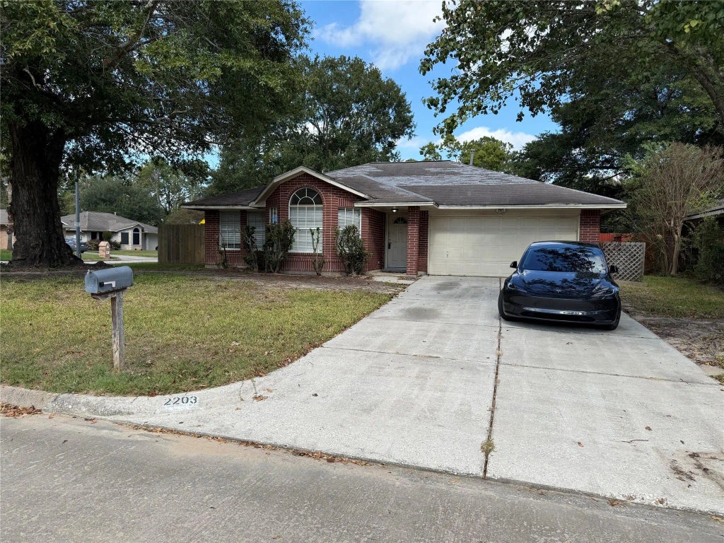 2203 Longleaf Pines Drive, Kingwood