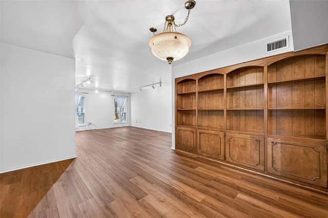 359 N Post Oak Lane 122, Houston