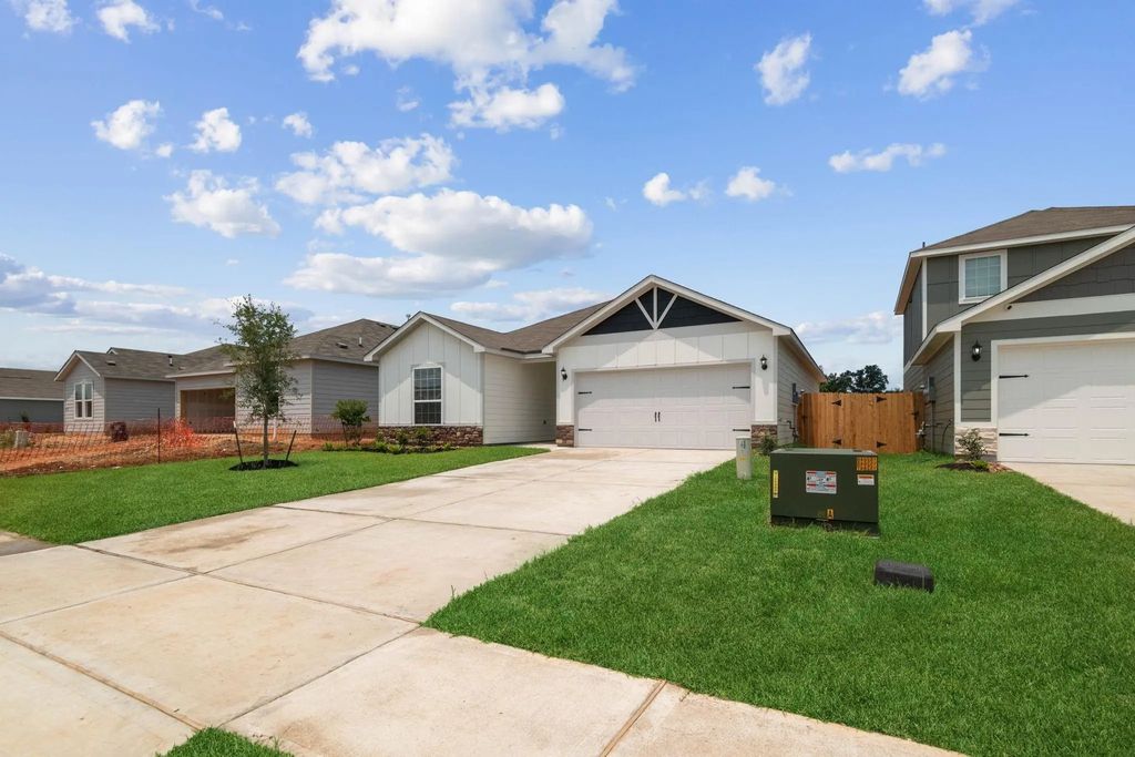 345 Fastboy Lane, Waller