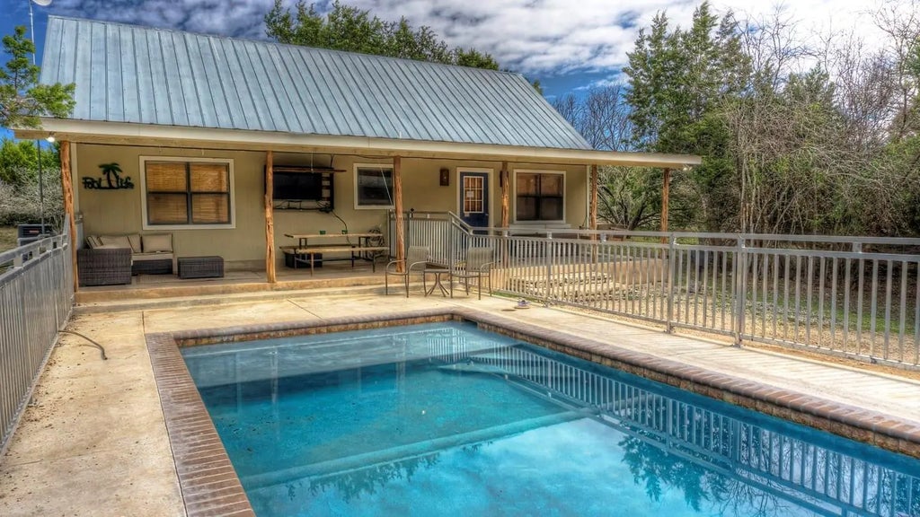 170 Cedar Lane, Concan