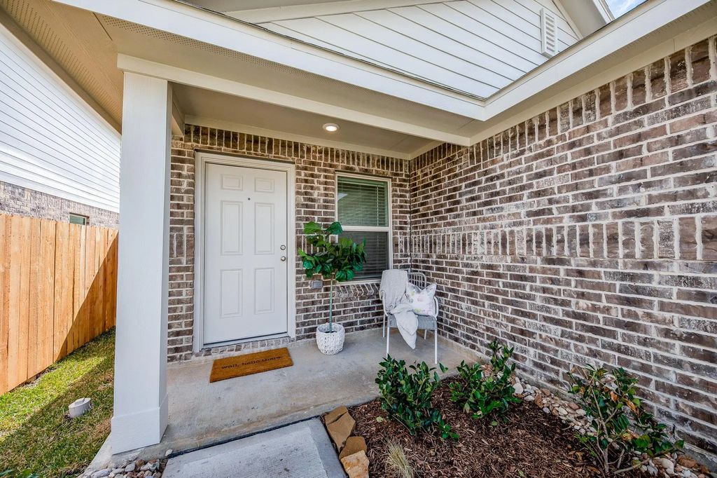 140 Austin Street, Angleton
