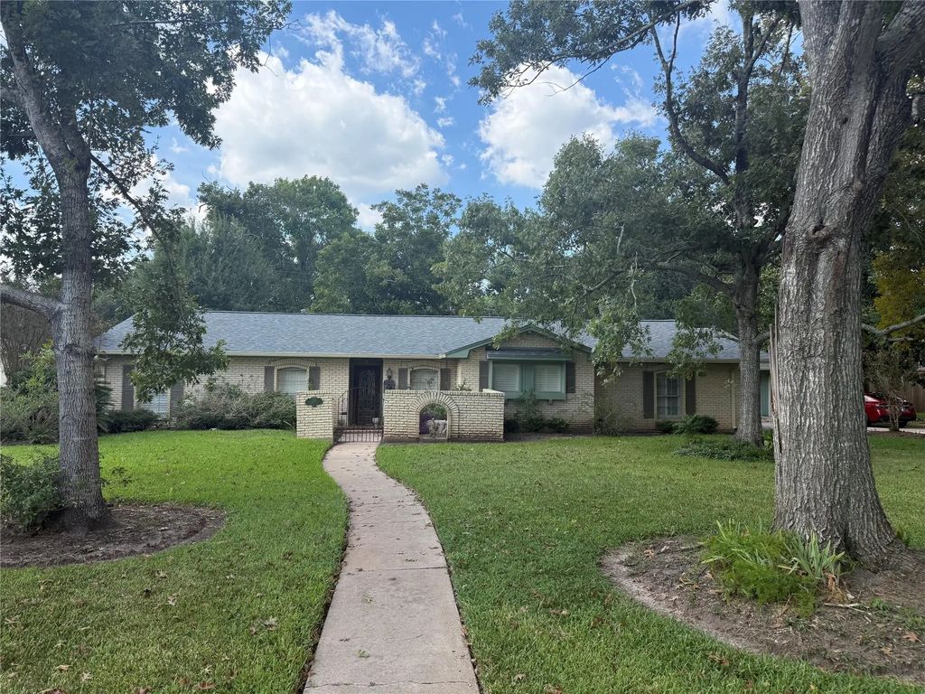 309 Linden Lane, Lake Jackson