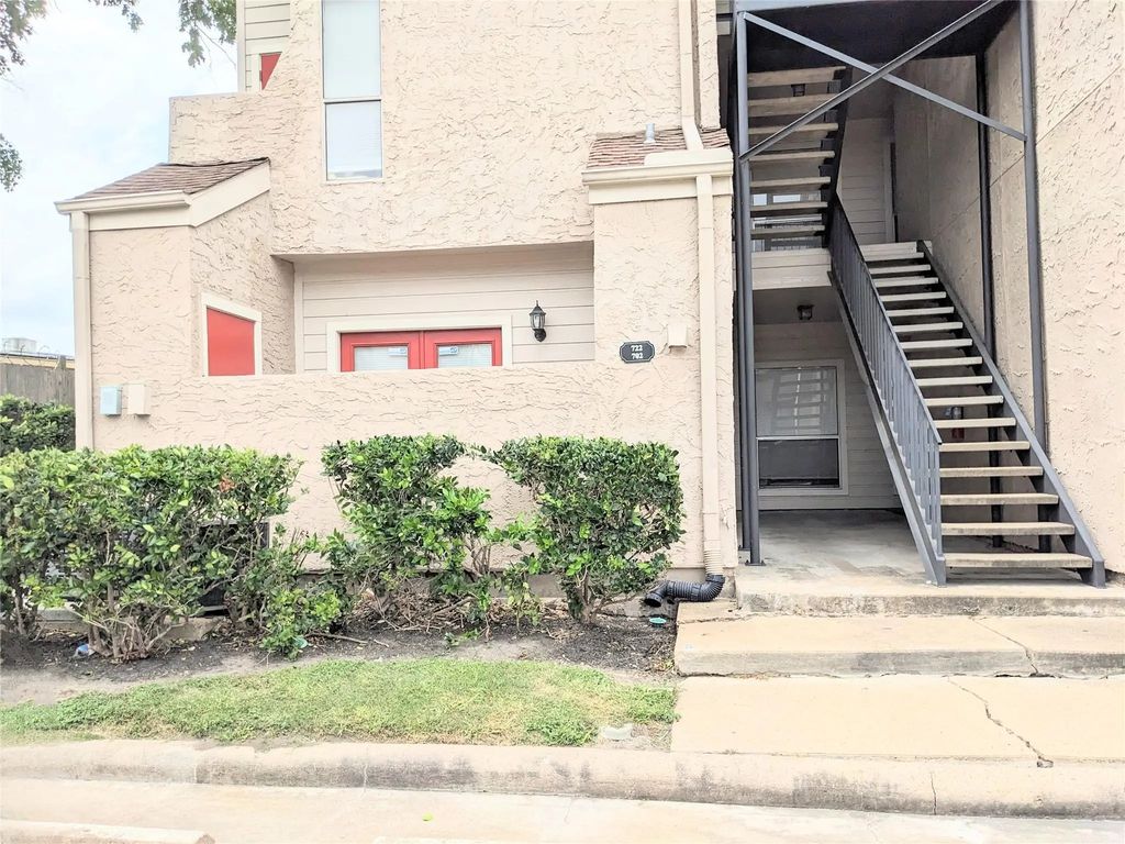 10855 Meadowglen Lane 702, Houston