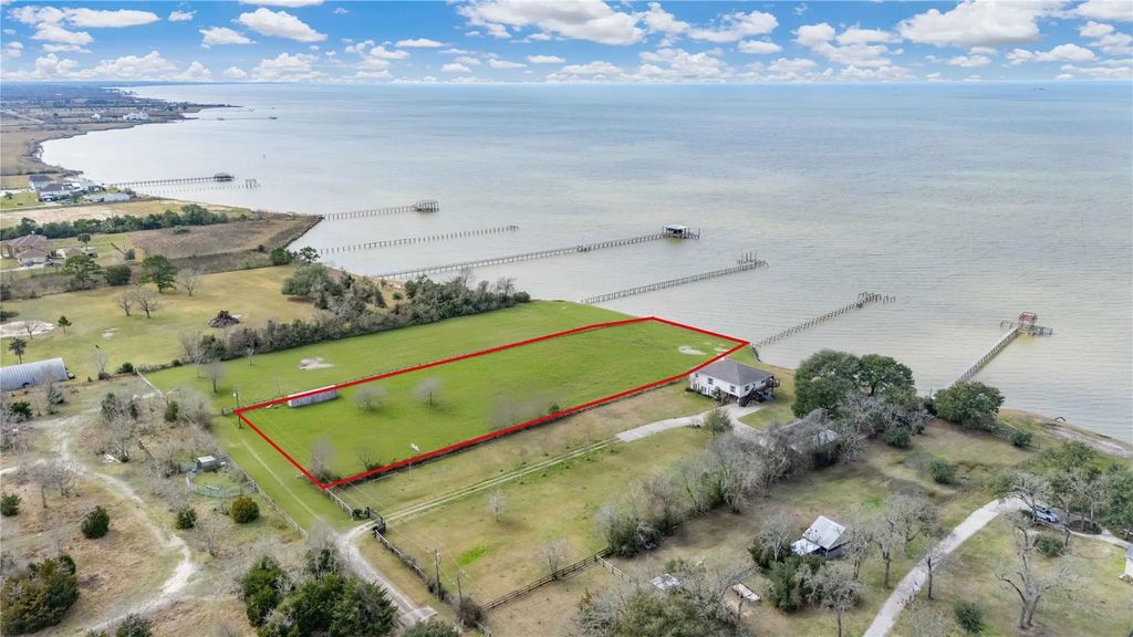 371 B Locke Road, Anahuac
