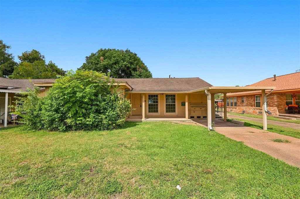 8421 Baker Drive, Houston