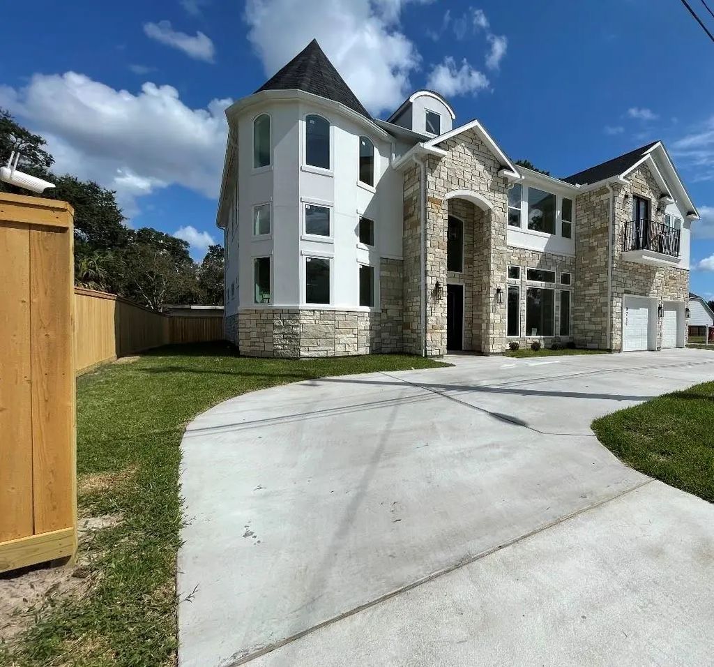 9756 Westview Drive, Houston