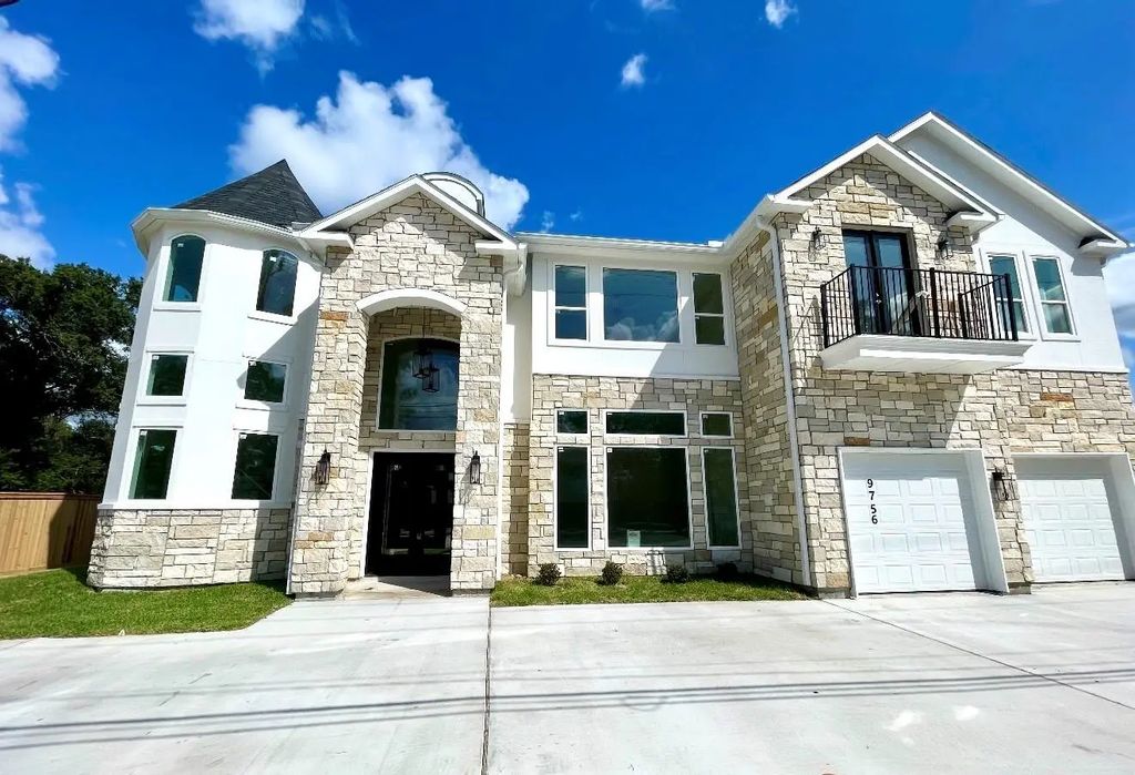 9756 Westview Drive, Houston