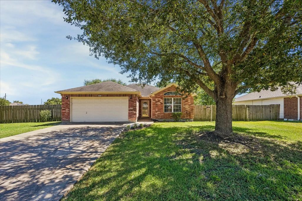 101 Willow Court, Navasota