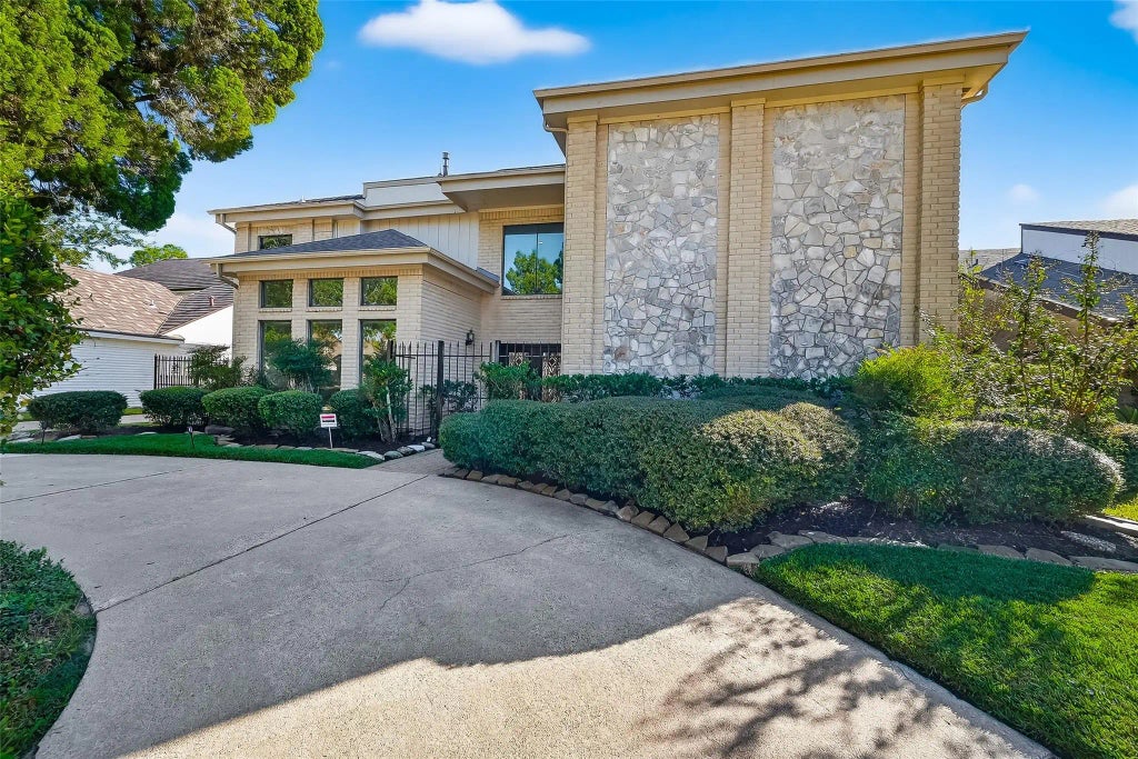 1698 Creekside Drive, Sugar Land