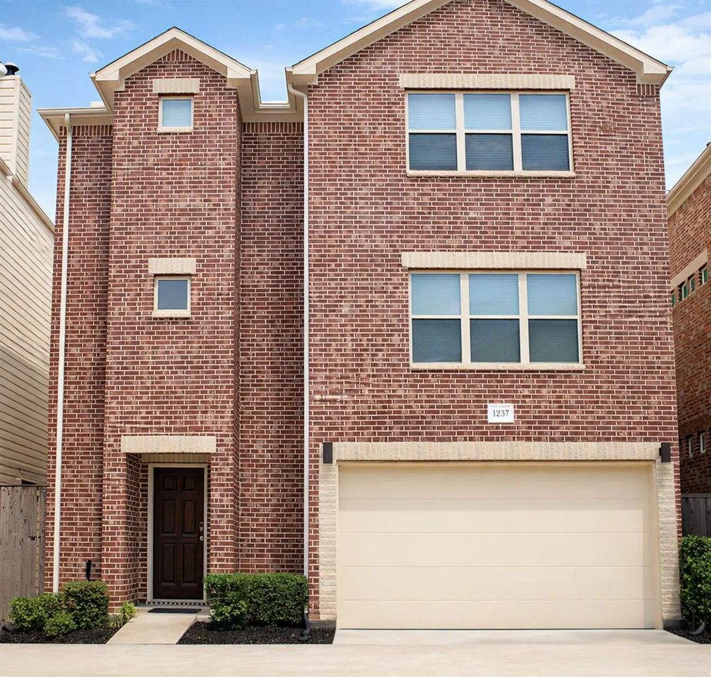 11605 Main Ash Drive, Houston