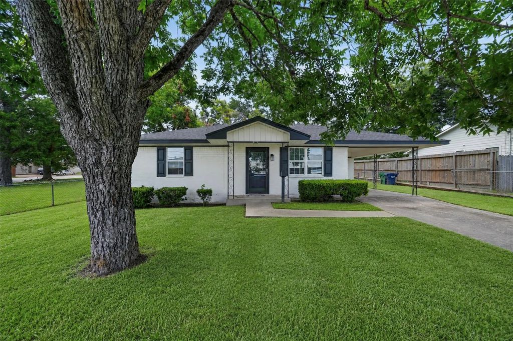 803 W First Street, Brenham