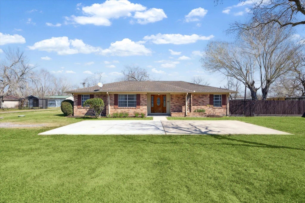 17019 Mclean Road, Pearland