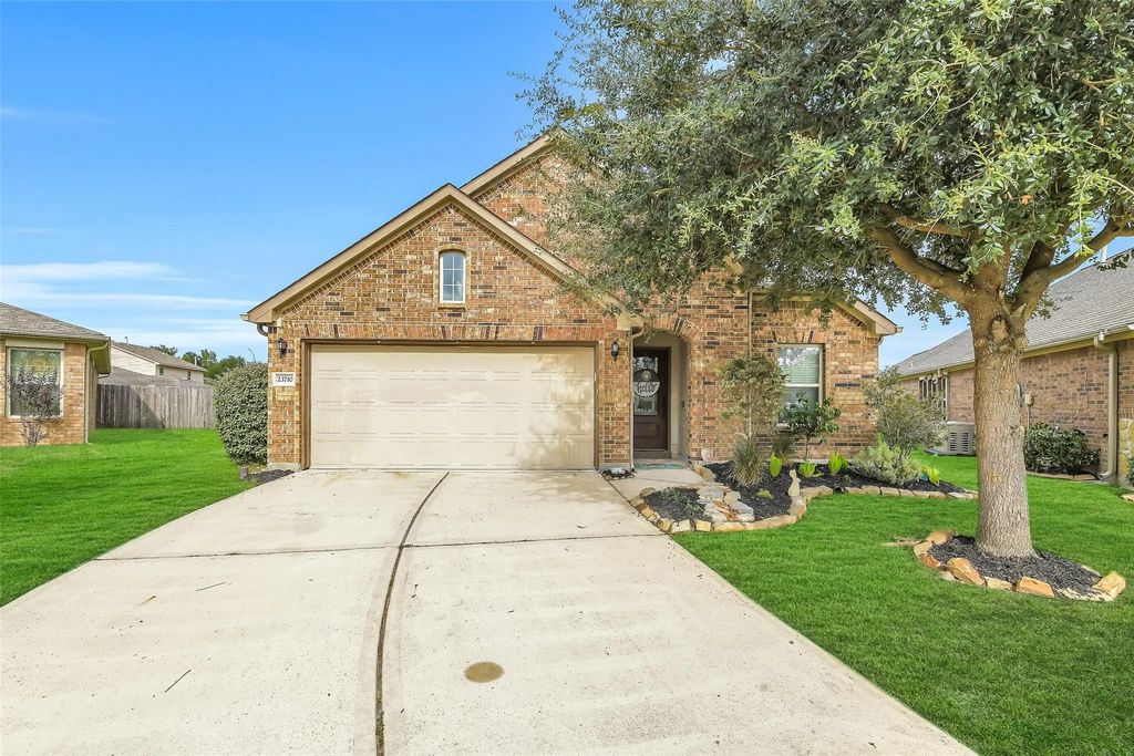 23710 Walnut Maze Court, Spring