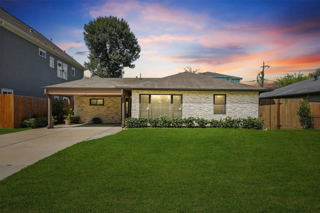 9016 Topaz Street, Houston