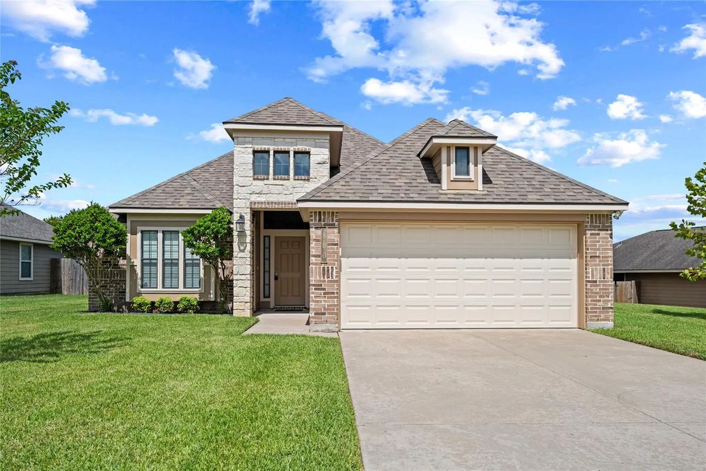 800 Cobble Gate, Brenham