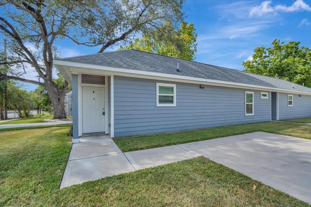 904 W Sealy Street A, Alvin