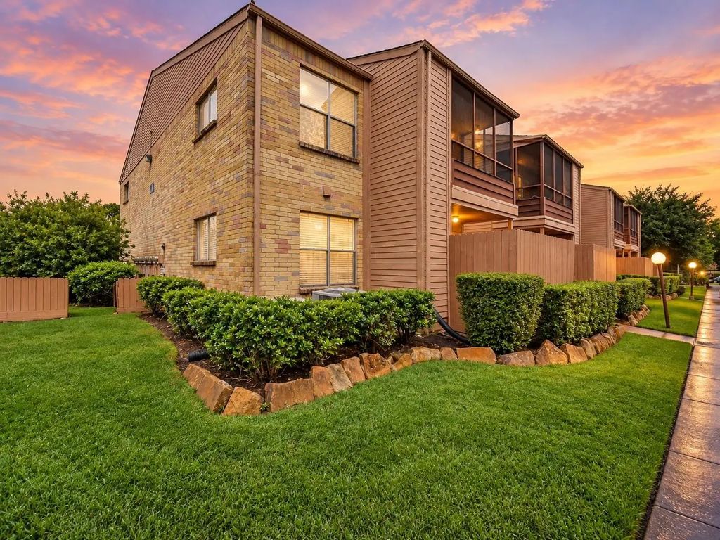10555 Turtlewood Court 1716, Houston