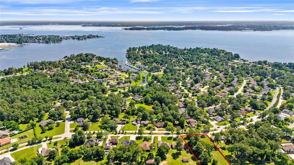 12995 Point Aquarius Boulevard, Willis
