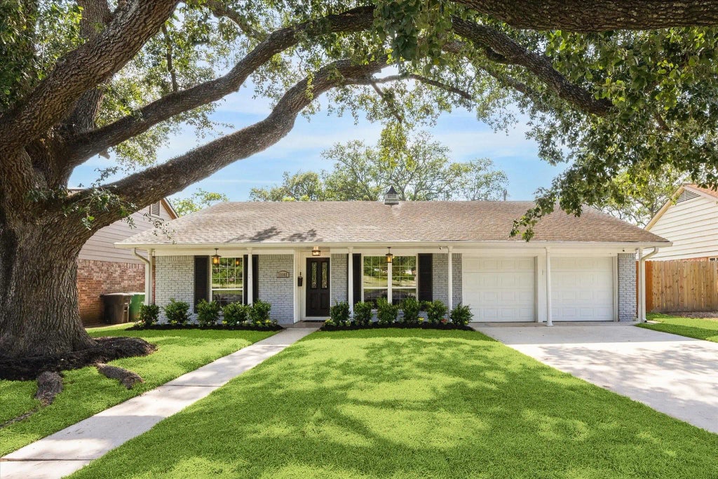 11102 Hillcroft Street, Houston