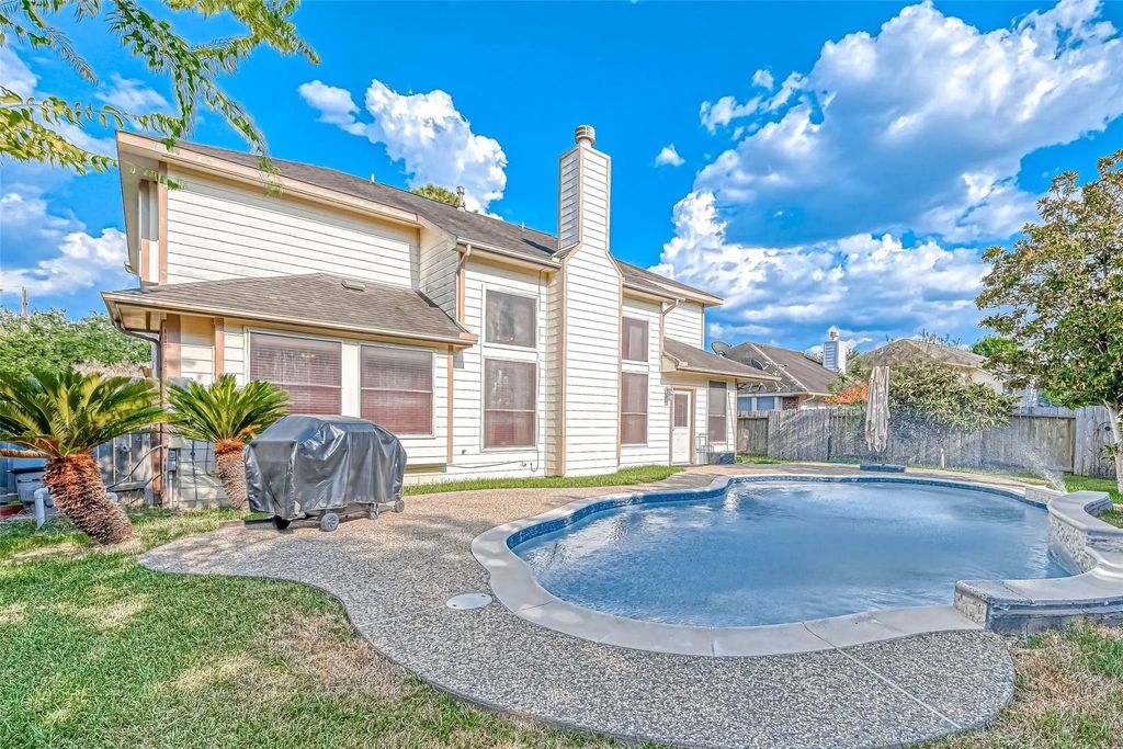 2015 Holly Glade Lane, Sugar Land