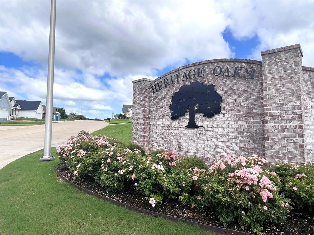 2404 Oak Hollow Lane, Brenham