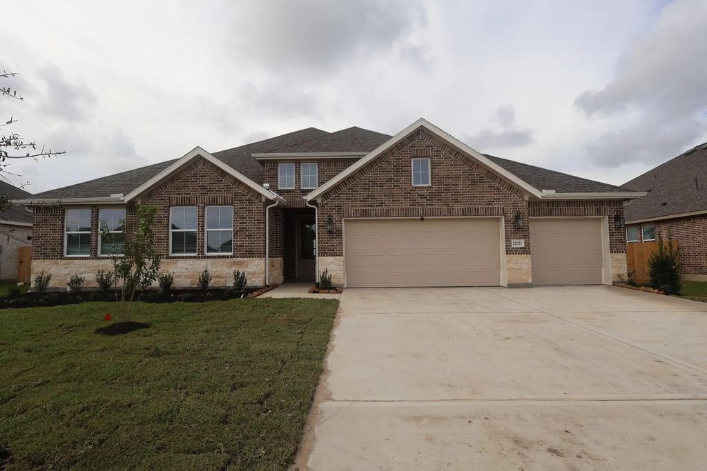 12023 Old Fashion Circle, Mont Belvieu