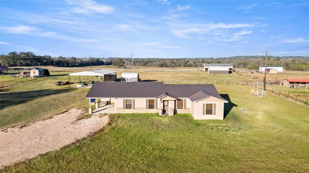 26727 N Hwy 90, Bedias