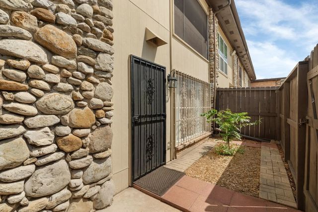 7047 Bissonnet Street 68, Houston