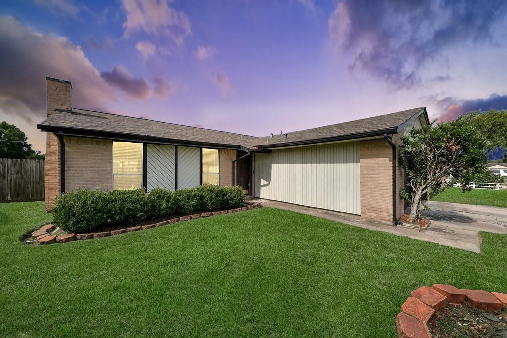7023 Maczali Drive, Houston