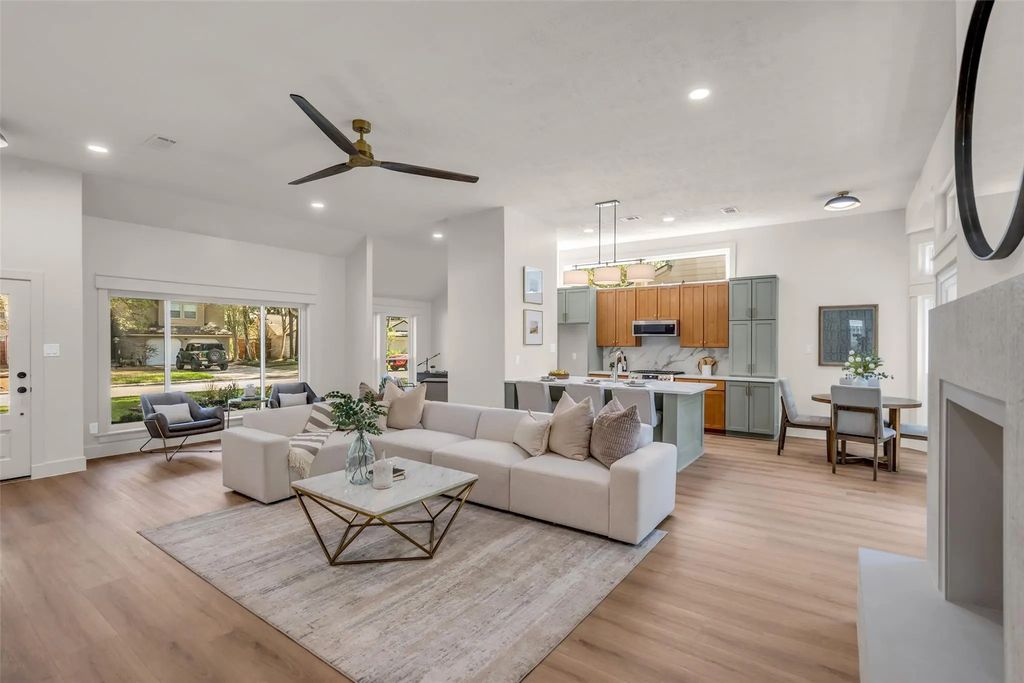 235 S Pathfinders Circle, The Woodlands