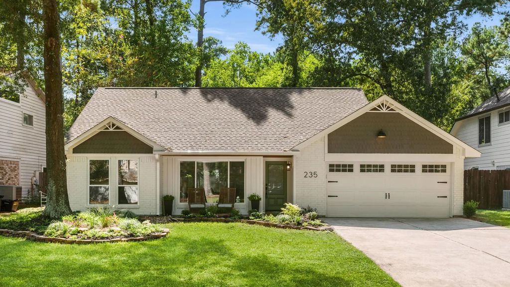 235 S Pathfinders Circle, The Woodlands