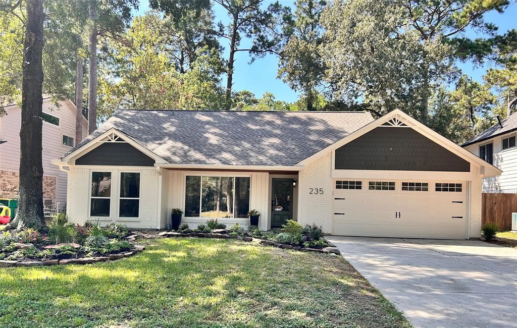 235 S Pathfinders Circle, The Woodlands