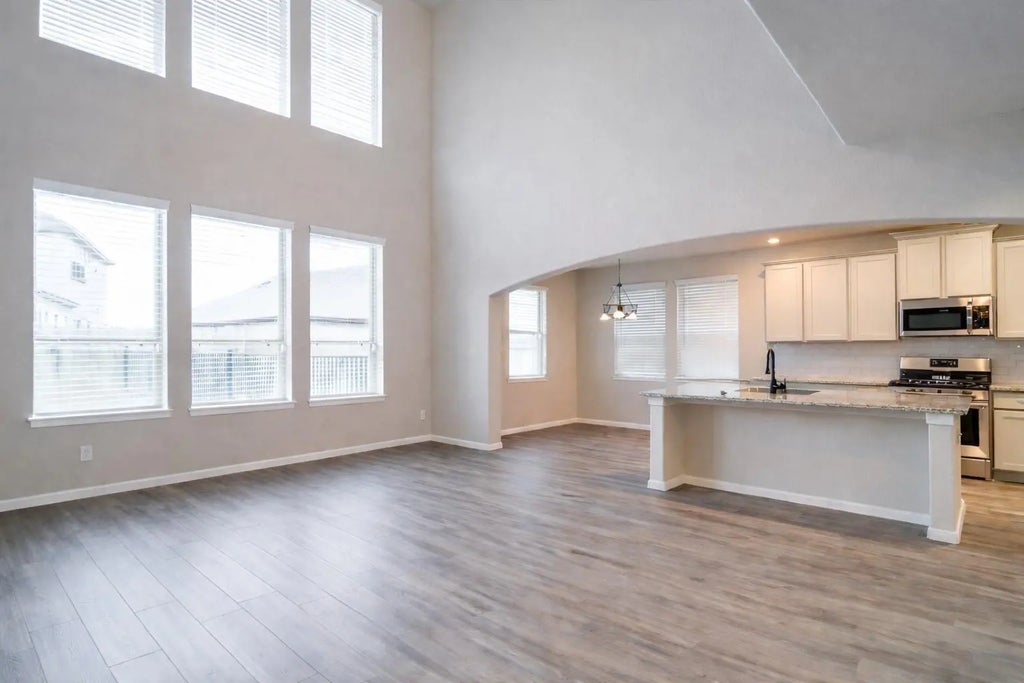 5296 Latigo Court, Alvin