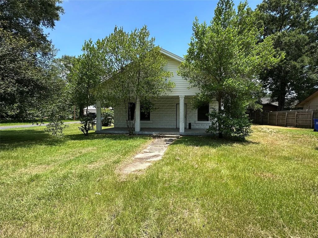 305 S 3rd Street, Silsbee