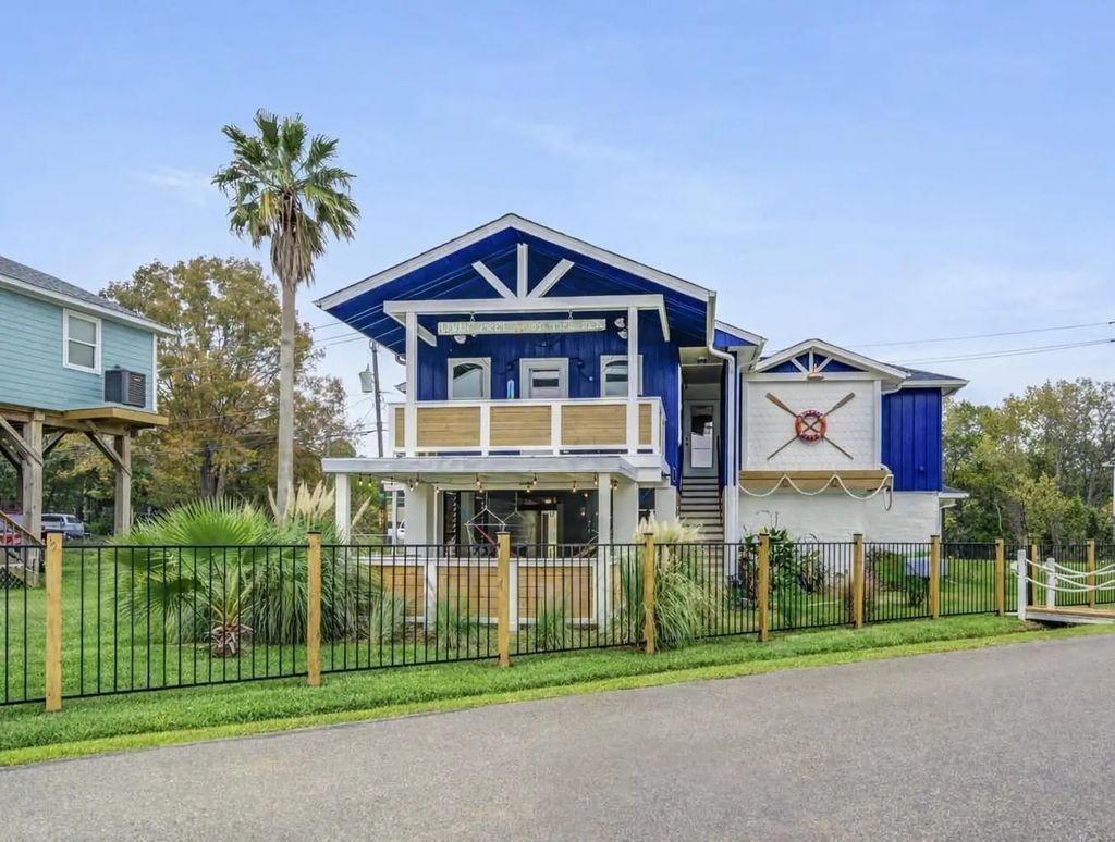 2108 Knollwood Street, Kemah