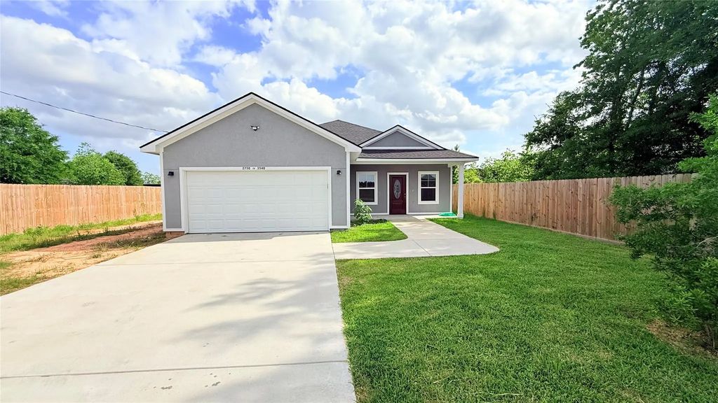 2750 County Road 3540, Cleveland