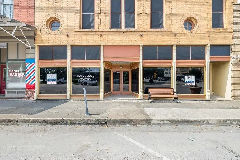 107 E Main Street, Eagle Lake