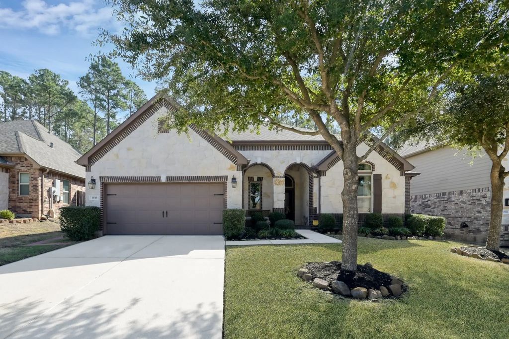 1930 Parnevik Place, Conroe