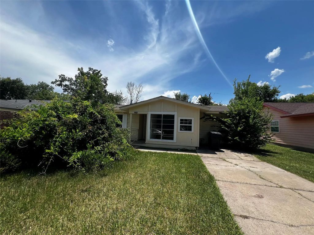 9306 St Lo Road, Houston