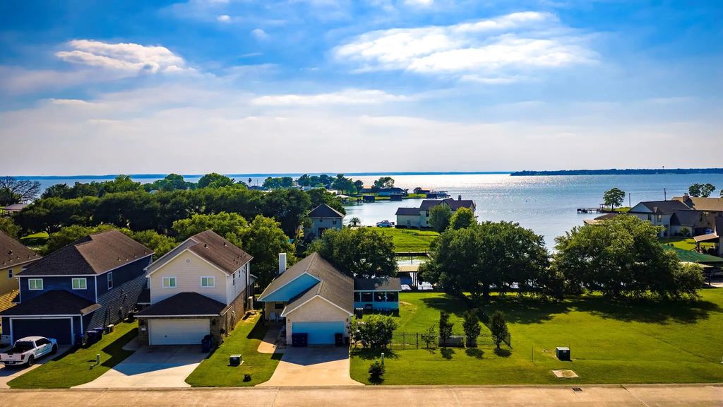 185 Bayview Lane, Livingston