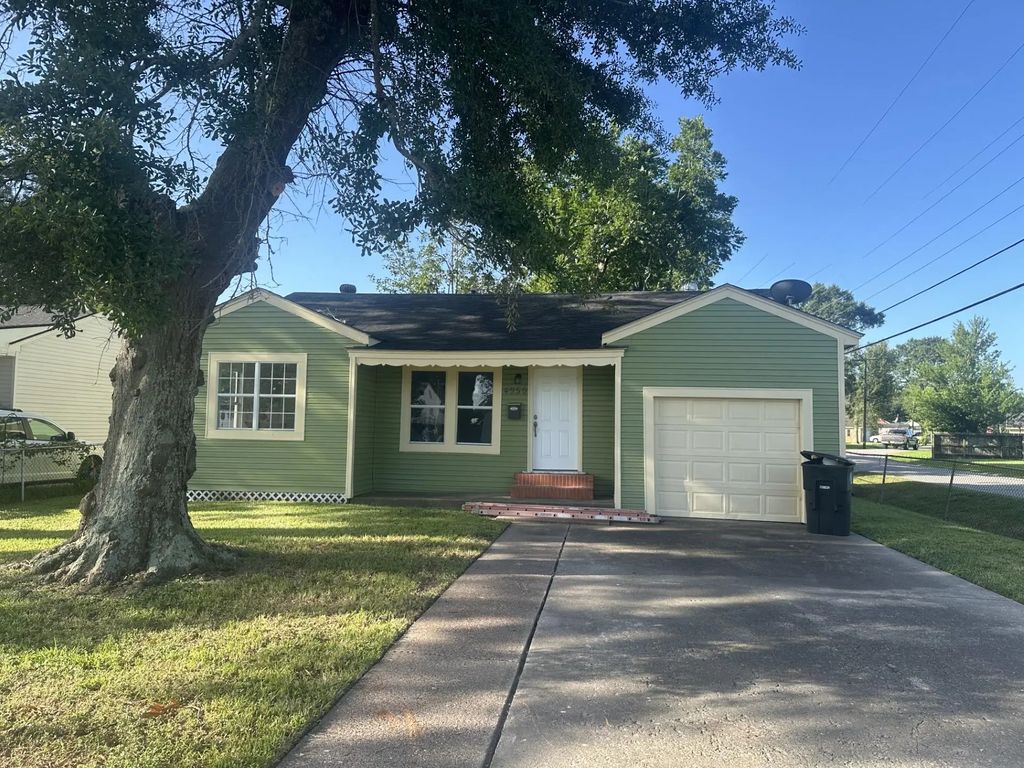4959 Garfield Avenue, Groves