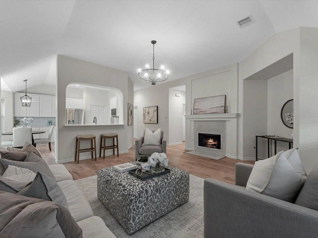 82 S Regan Mead Circle, The Woodlands