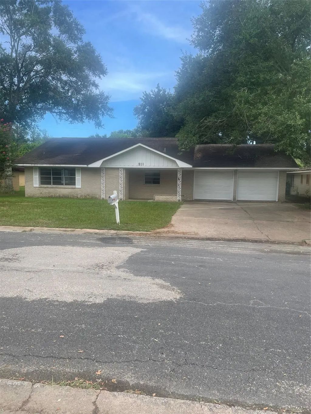 911 Roberts Street, El Campo